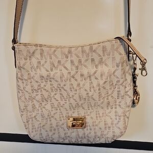 Michael Kors Jet Set Travel Messenger Bag